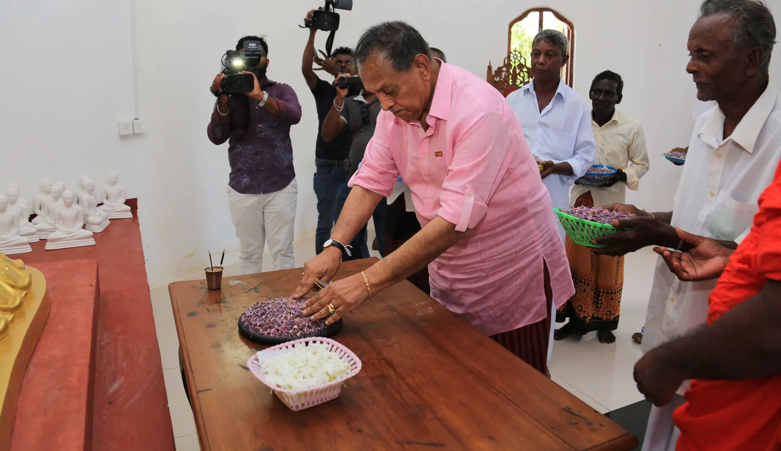 රටට හැමදාමත් ආදර්ශම දෙන කතානායක සිය උපන් දිනයේදී දුන් ආදර්ශය මෙන්න..!