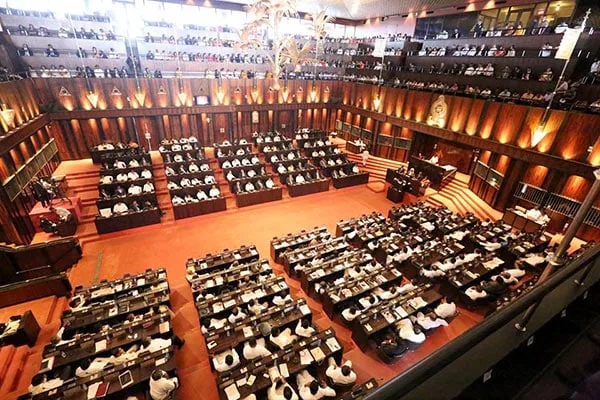 පාර්ලිමේන්තු මන්ත්රීවරු කොවිඩ් වෙනුවෙන් කැප වෙති..!