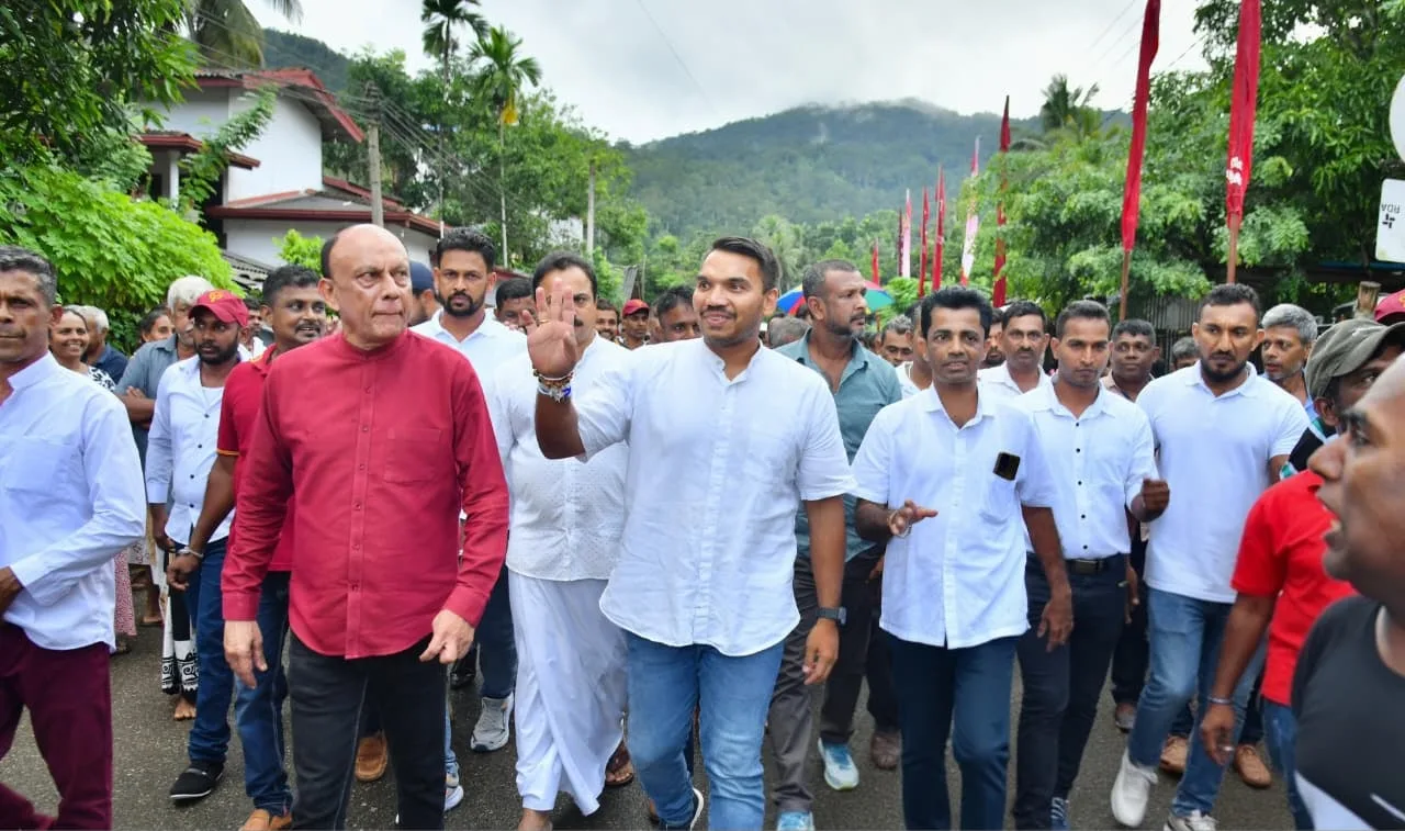 ආඩම්බරයෙන් පෙන්නන්න තියෙන පදක්කමට මොකක්ද කියන්නේ..? "යකඩ කෑල්ලක්" - ලැජ්ජයි..!