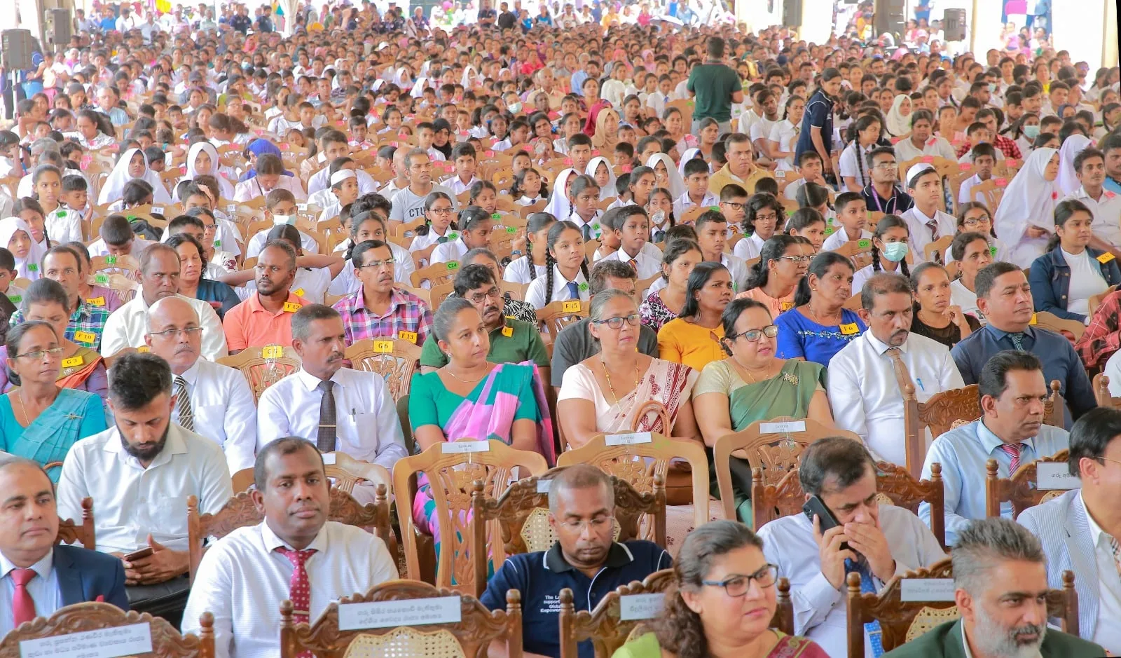 ජනපති රන්වල දෙවියන් වගේ රටට හරි පාර කියා දෙනවා