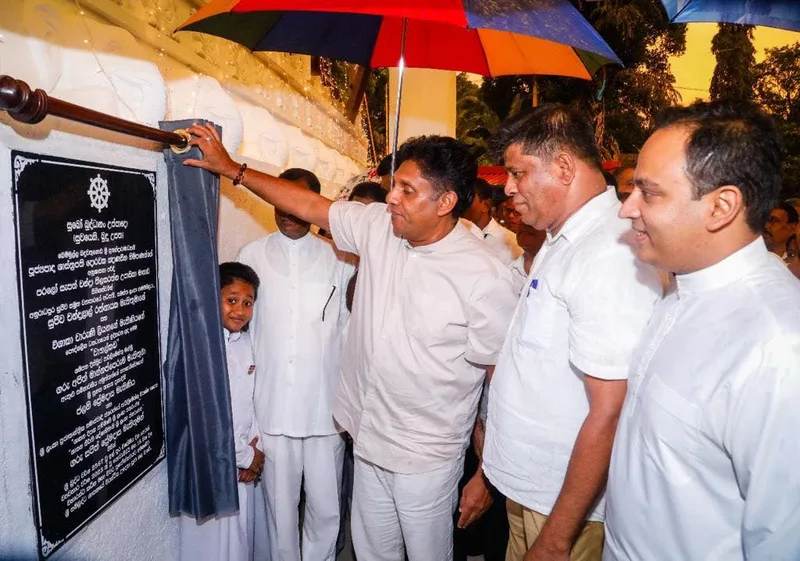 රට බංකොලොත් කළ රාජපක්ෂලා එක්ක කේක් කන්න ජනපතිට ලැජ්ජා නැද්ද..?