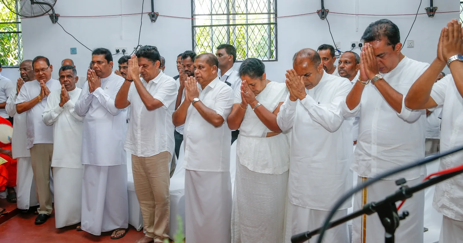 මොණරාගල කසාවතින් බැබලෙයි