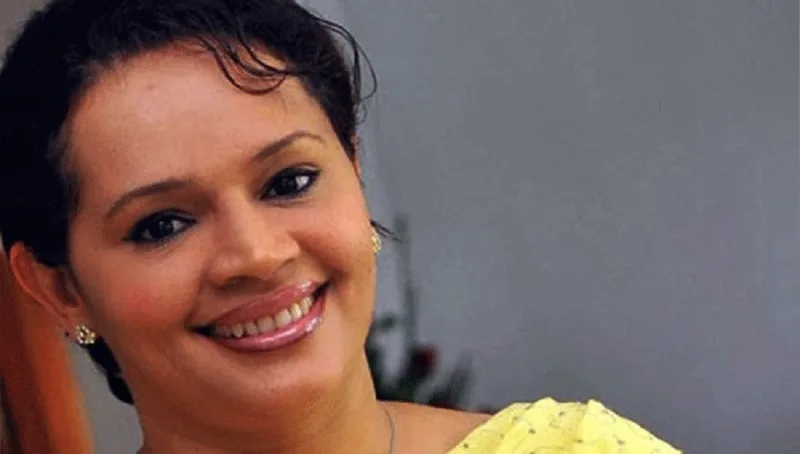 අවලම් යෝජනාවක් ගෙනා තක්කඩි ඩයනාගේ Passport වංචාව