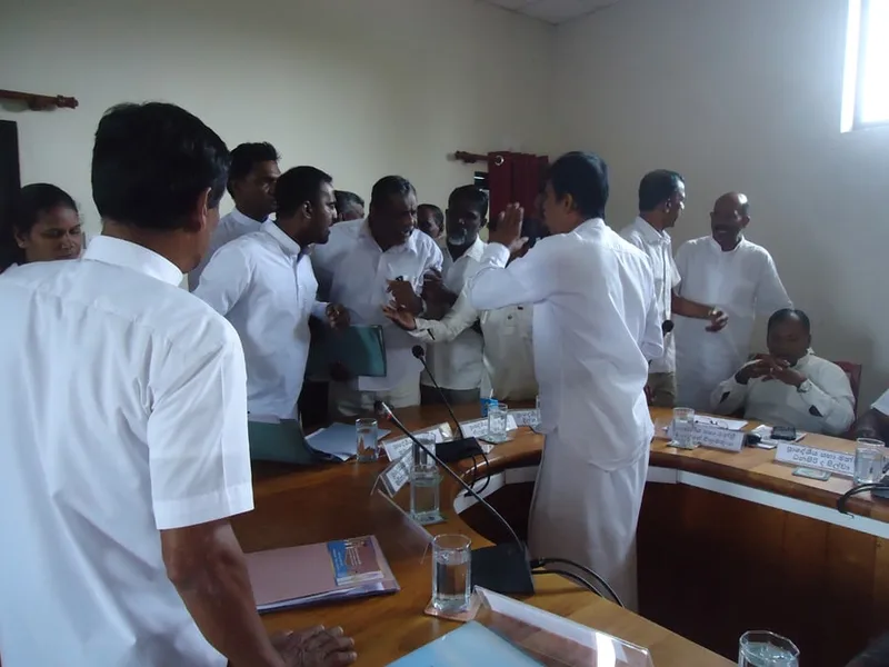 කොස්ගොඩ බල ප්රදේශයේ පොදු ජන පෙරමුණේ මන්ත්රීවරුන් විරෝධයක..!