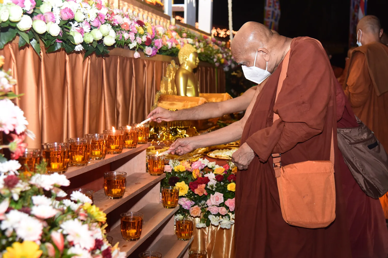 සඳහිරු සෑයේ කොත් වහන්සේ රැගත් පෙරහැර අද වාරියපොළට ලඟාවේ
