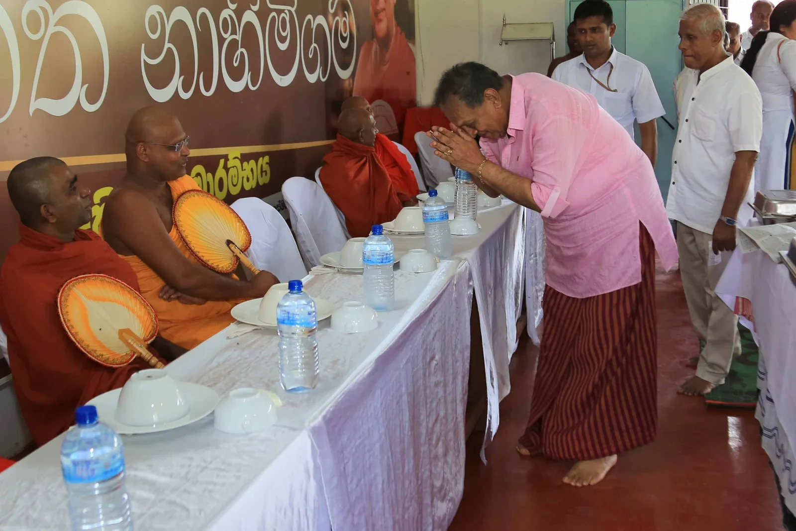 රටට හැමදාමත් ආදර්ශම දෙන කතානායක සිය උපන් දිනයේදී දුන් ආදර්ශය මෙන්න..!