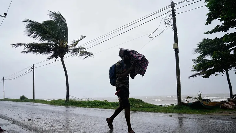 ගැඹුරු පීඩන අවපාතය හවස් කාලයේ වෙරළට..!