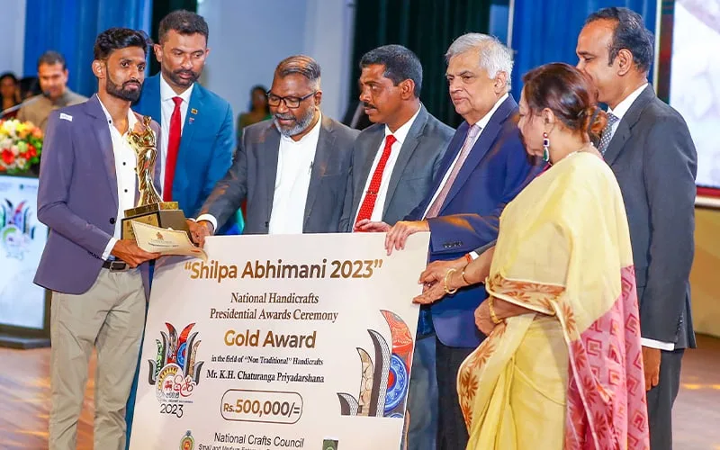 ඉන්ධන නැති පොහොර නැති කඩා වැටුණු ආර්ථිකයක් ඇති යුගයකට නැවත යන්න බැහැ