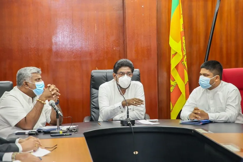 ලංකාවට පැමිණෙන විට PCR පරීක්ෂණවලට හෝටලයක නැවතිය යුතු නැහැ