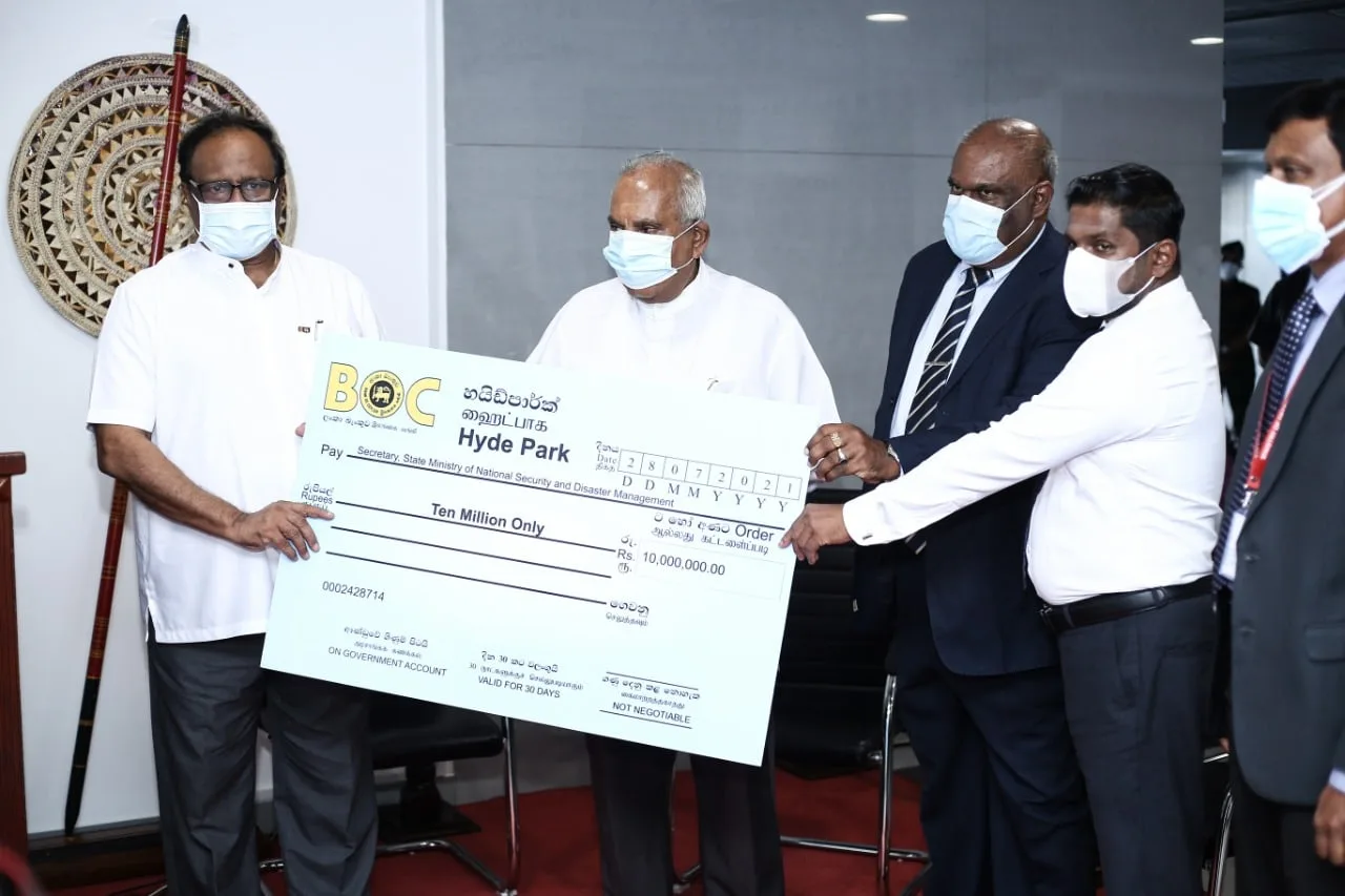 අදටත් පාරෙ දැක්කම ගුරුවරුන්ගේ දෙපා නමදිනවා