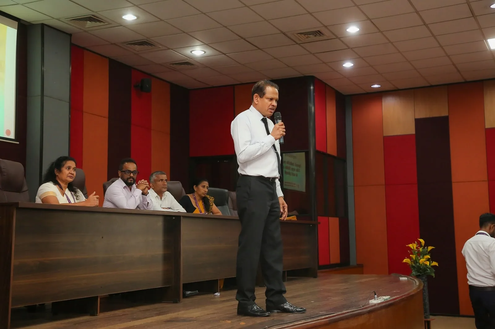 තවත් ශ්රමිකයින් 69ක් ඊශ්රායලයට පිටව යයි