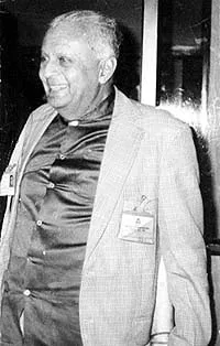 එජාපයේ බෞද්ධ කටයුතු ලේකම්වරුන් මැටි පොල් කුඩු වගේ විසි කරලා