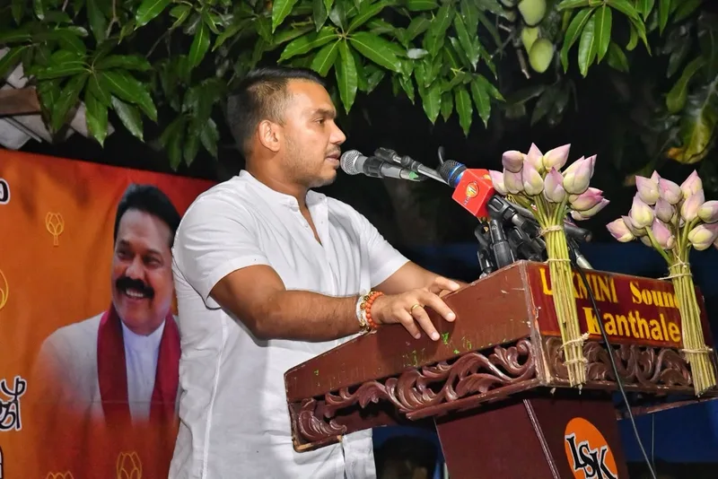 මේ දවස්වල ආණ්ඩුවේ හැම ගිණුමකින්ම සල්ලි යන්නේ වැරදි ගිණුම් වලට