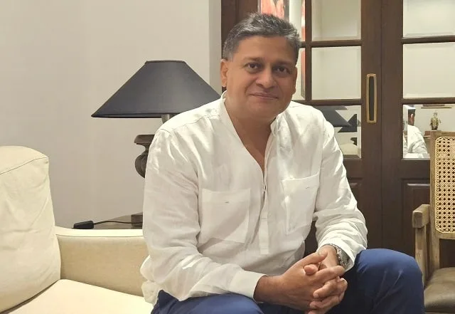 කාන්තාවන් ගණිකාවන් කරන්න යන මිනිස්සුන්ට ශ්‍රී ලාංකේය කාන්තාව ගැන සෙනෙහසක් තිබේද..?