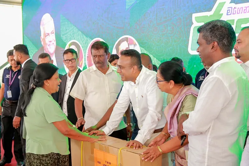 බලයට ආවාම බදු ගහන්නේ නැහැ කියන අය රාජ්ය පාලනයට මුදල් සොයා ගන්නේ අතීයේ නිවෙස්වලින් කොල්ල කෑ රත්රන් විකිණීමෙන්ද..?