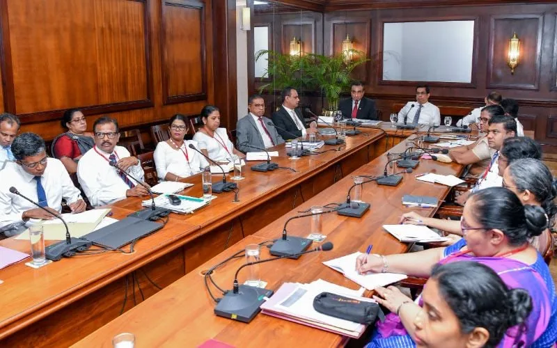 අධ්යාපන ප්රතිසංස්කරණ ක්රියාත්මක කිරීම පිළිබඳ ජනාධිපති ලේකම් සහ අධ්යාපන අමාත්යාංශයේ ප්රධානීන් අතර සාකච්ඡාවක්