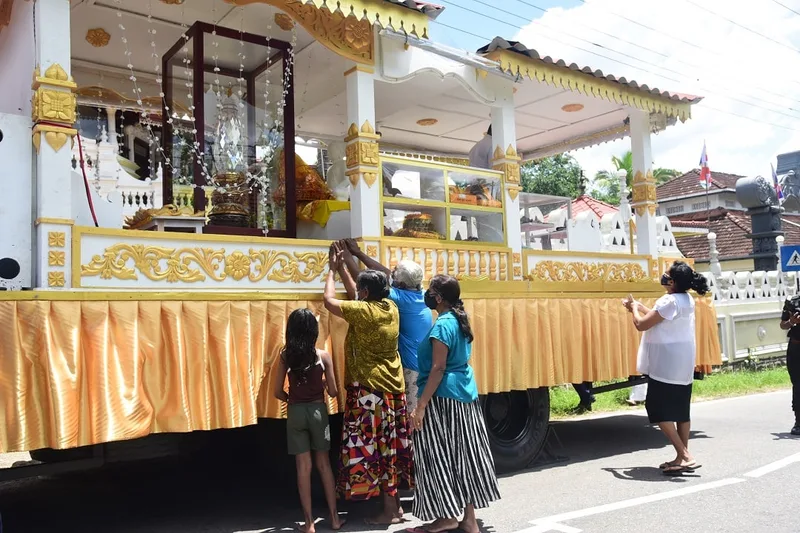 සඳහිරු සෑයේ පූජනීය වස්තූන් හෙට පානදුර රන්කොත් විහාරයට වැඩම කෙරේ