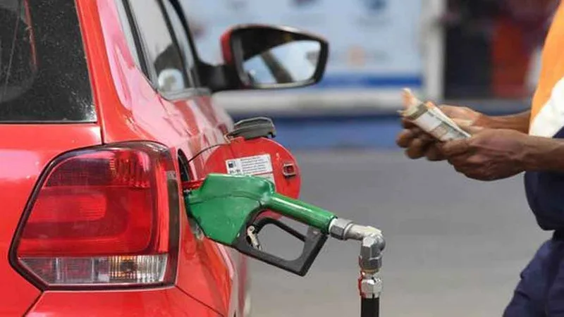 ඛනිජ තෙල් සංස්ථාව ඉන්ධන මිල වැඩි කරන්න ඉල්ලයි