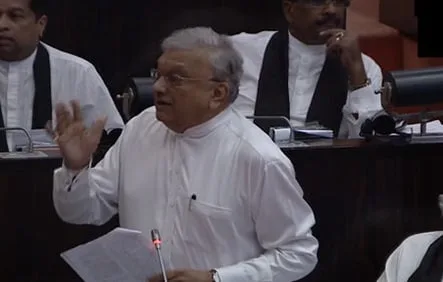 පාර්ලිමේන්තුව වහලා බාර් අරිනවා
