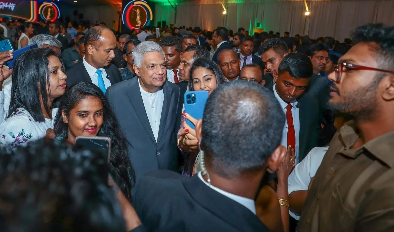 රටේ ආර්ථිකය ඉදිරියට ගෙන යා හැකි හොඳම කණ්ඩායමයි මා සමගයි