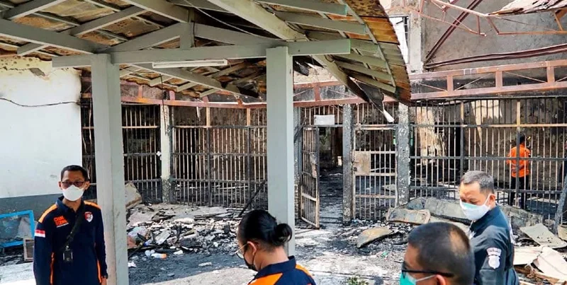 ඉන්දුනීසියාවේ බන්ධනාගාරයක ගින්නකින් 44ක් මරුට