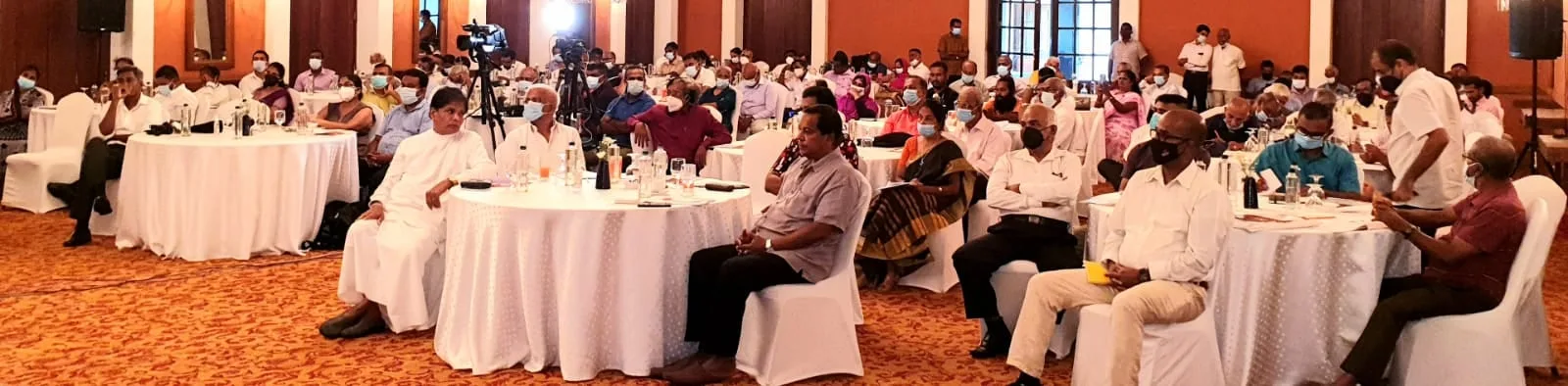 සම්මා සතියෙන් යුතුව සියලු දෙනා එකට එක් විය යුතුයි