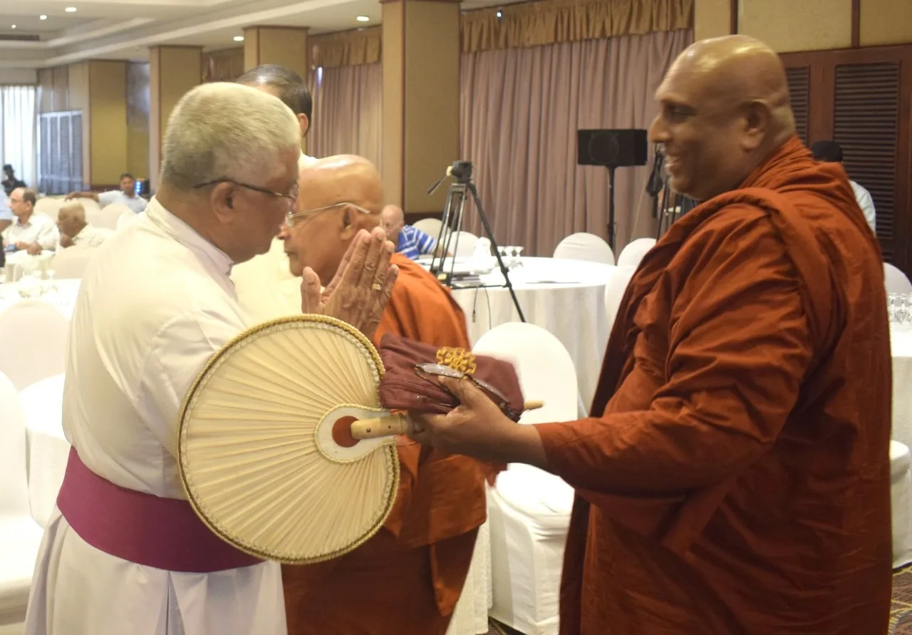 ඒකාධිපති විධායකය අහෝසි කරන්න කරූ එක්ක සියලු දෙන පෙරට එති