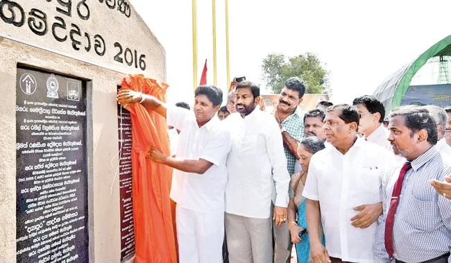 සජිත්ට වළ කැපුවේ කවුද-ජනතාව අතරට නොගිය සංවර්ධනය