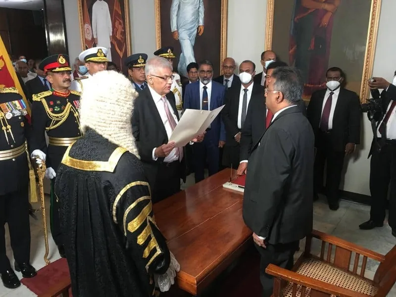 රනිල් වික්රමසිංහ ජනපති ධූරයේ දිවුරුම් දෙයි.