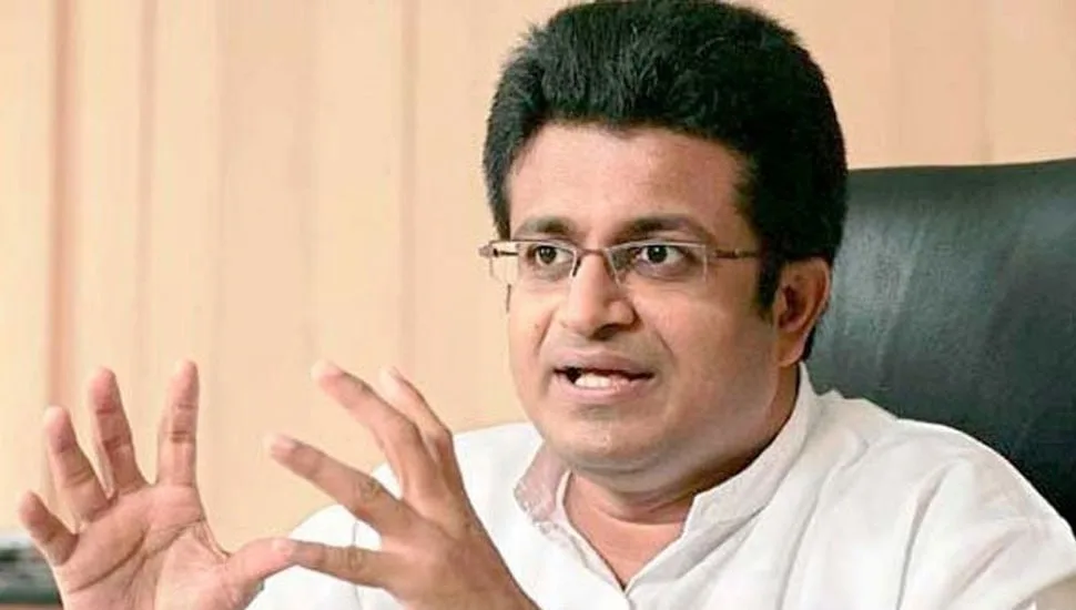 මිනිසුන්ගේ ගෙල මිරිකන්න ගොස් ආණ්ඩු අර්බුදය එළියට පැන්නා