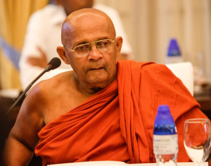 ඒකාධිපති විධායකය දූරියන් ගෙඩියක් වගේ