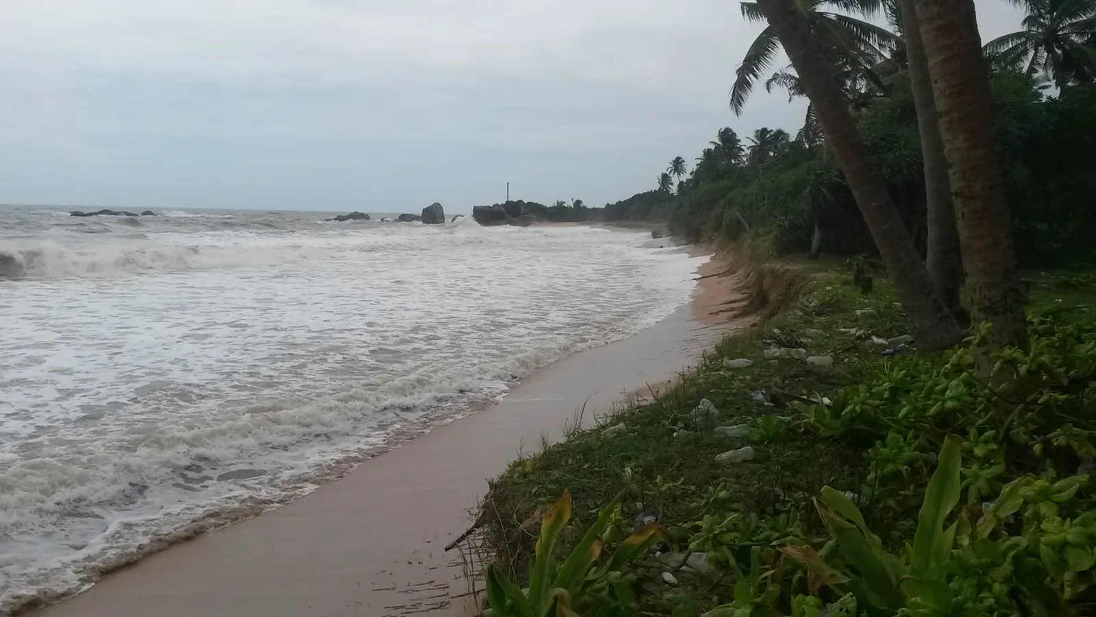 දකුණු පළාතේ මුහුදු වෙරළ - මුහුදට හේදිලා ගිහින්