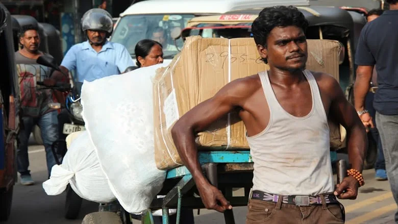 ධනවතුන්ට ප්‍රතිලාභ ලබාදීම සහ දුප්පතුන් ප්‍රතික්ෂේප කිරීම