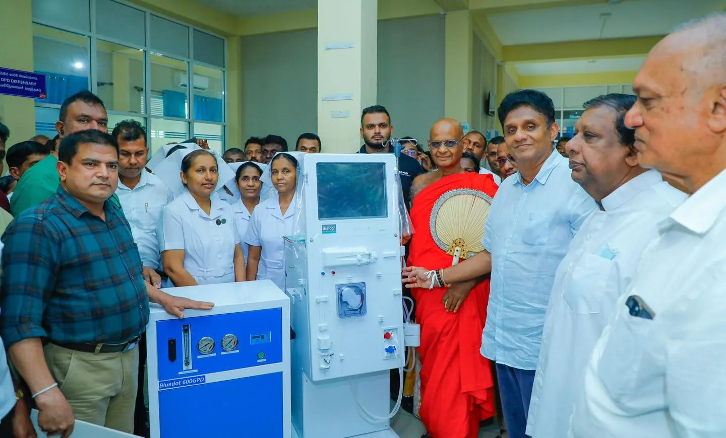 පටු දේශපාලනයෙන් තොරව රටට වැඩ කරන ආදර්ශමත් විපක්ෂ නායක..!