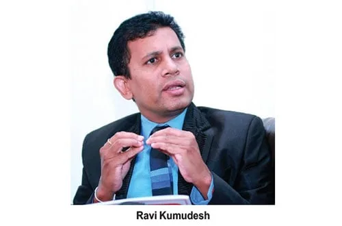 විසි දහසකින් වැටුප් වැඩි කරන්නැයි ඉල්ලා රාජ්ය සේවකයින් මහා පාරට