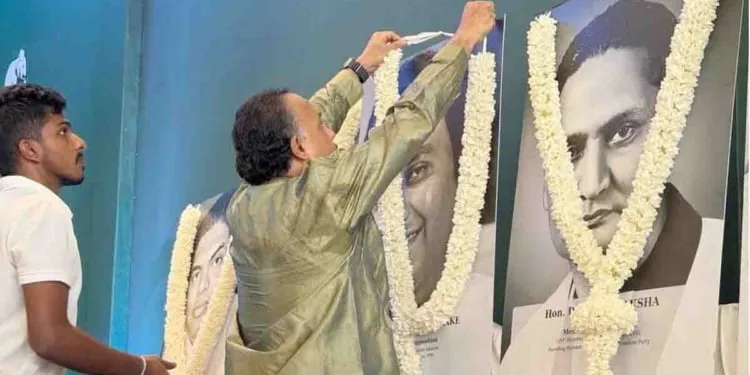 එජාප 80 වැනි සංවත්සරයේ දී ඩී ඒ රාජපක්ෂට උපහාර..!