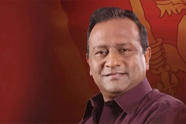 අදටත් පාරෙ දැක්කම ගුරුවරුන්ගේ දෙපා නමදිනවා