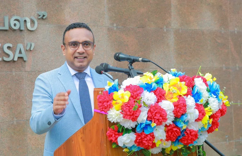 හොදින් හෝ නරකින් ආර්ථිකය රට සහ ජනතාව ගොඩ ගන්නවා