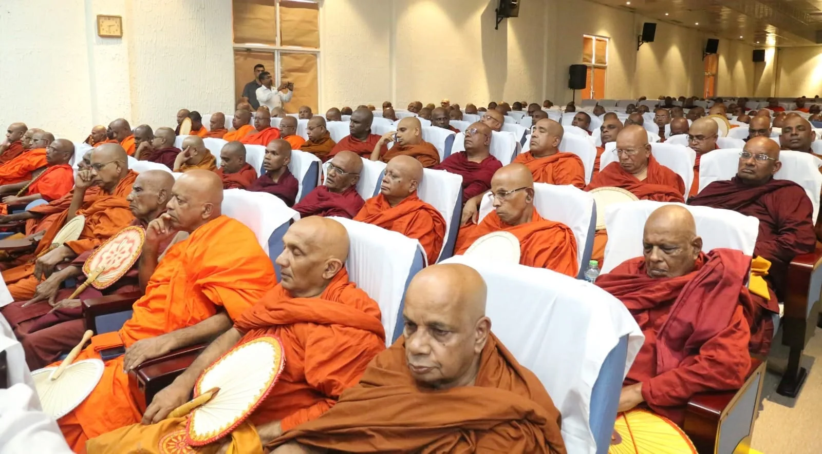 නවීන් දේශ කීර්ති සහ ශාසනාභිමානී ගෞරව සම්මානයෙන් පිදුම් ලබයි