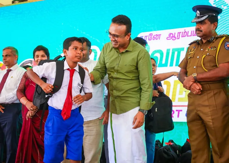 අනුරට බුකියේ විනා මහ පොළොවේ ජනාපති වෙන්න බෑ