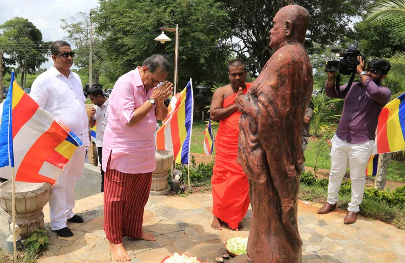 රටට හැමදාමත් ආදර්ශම දෙන කතානායක සිය උපන් දිනයේදී දුන් ආදර්ශය මෙන්න..!