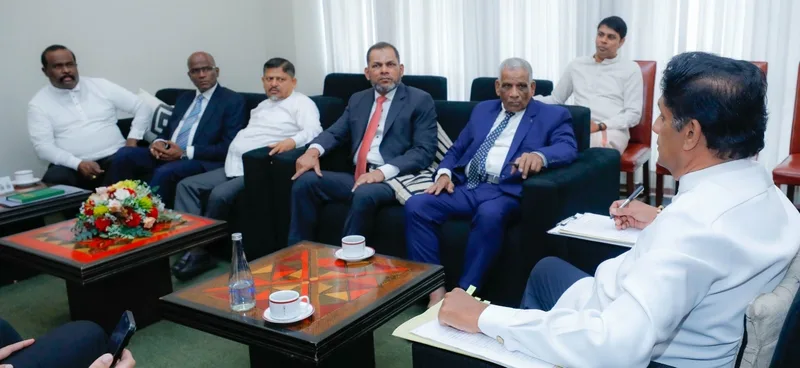 විපක්ෂ නායක උතුරු-නැගෙනහිර පාර්ලිමේන්තු මන්ත්රීවරුන් හමු වෙයි