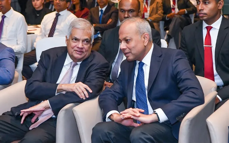 සුදත් චන්ද්රසේකර ක්රීඩා ඇමතිගේ රෙදි ගලවයි